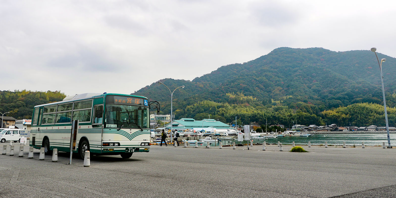 路線バス　島内