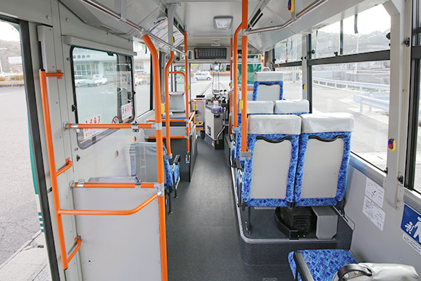 路線バス車内